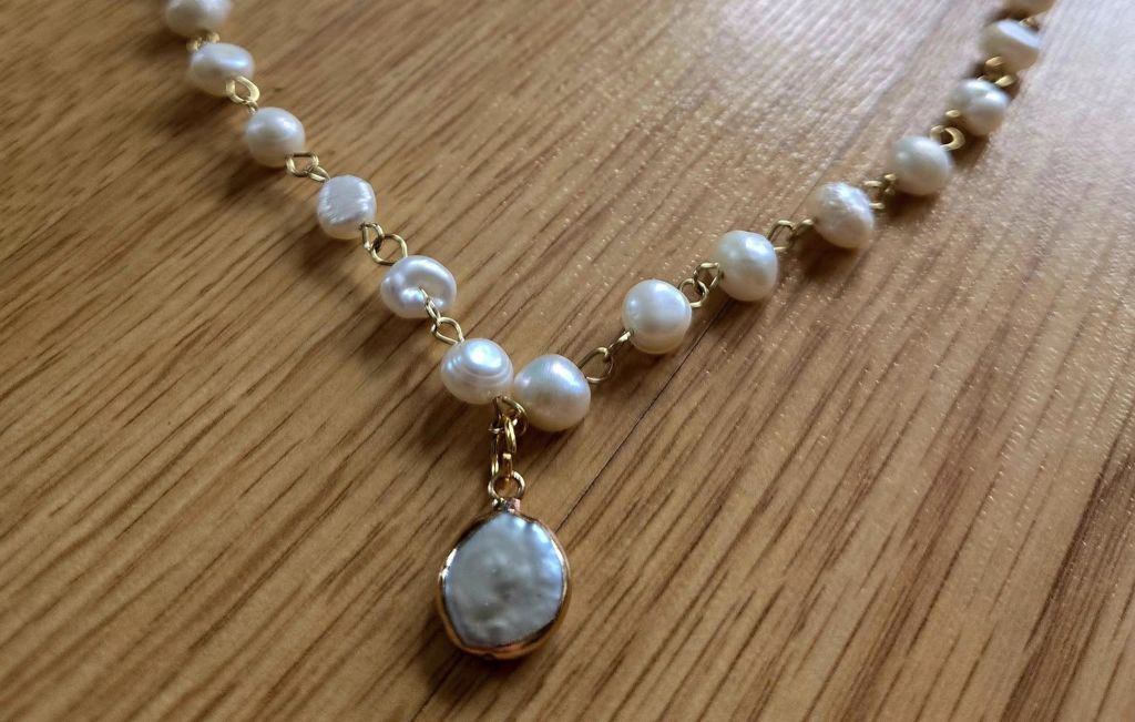 colliers perle pendentif crop